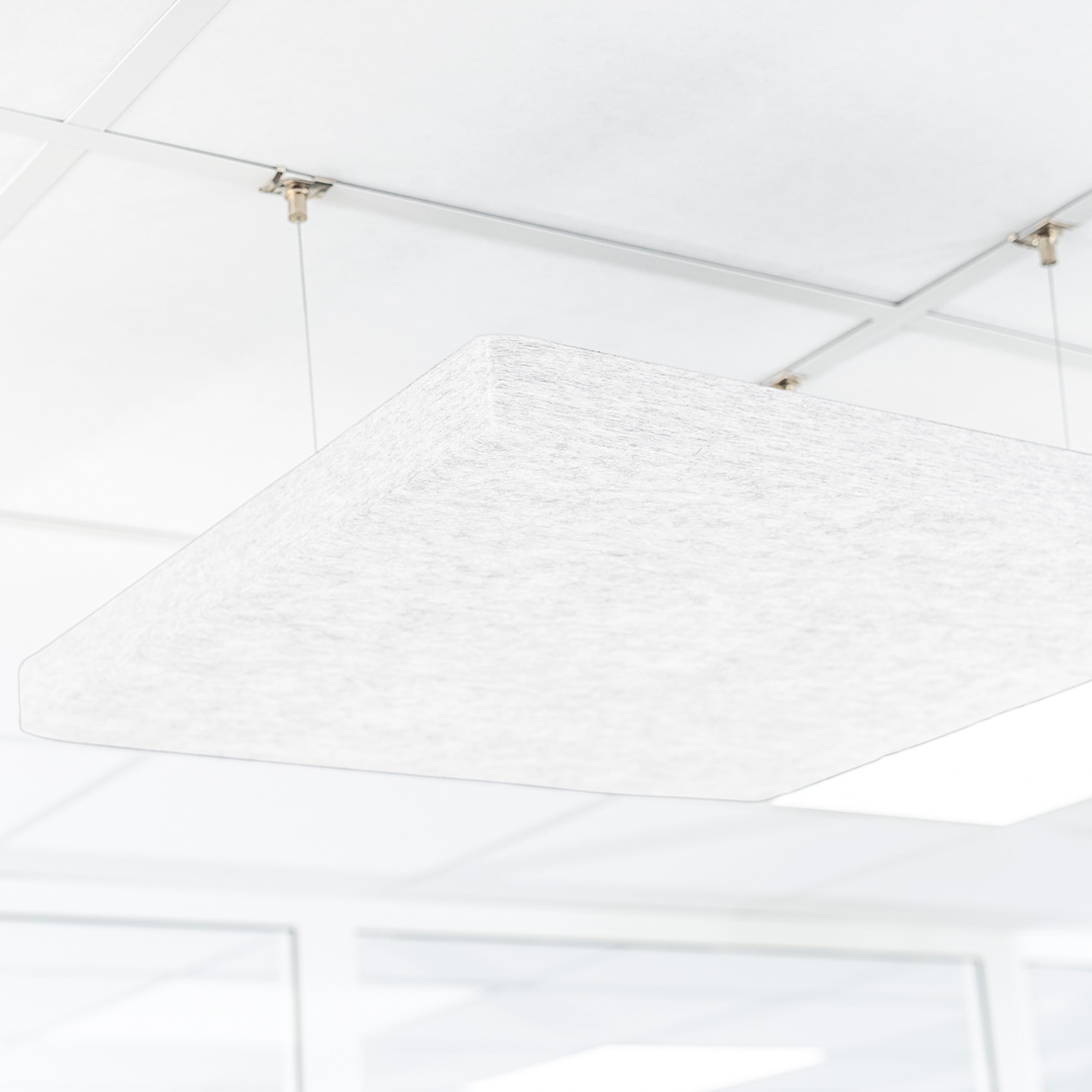 Artikelbild QP SilenceCore PAD PET Vlies Akustikpaneele Schallabsorber Deckensegel 1500g/m B1 hellgrau marmor 600x600x50mm