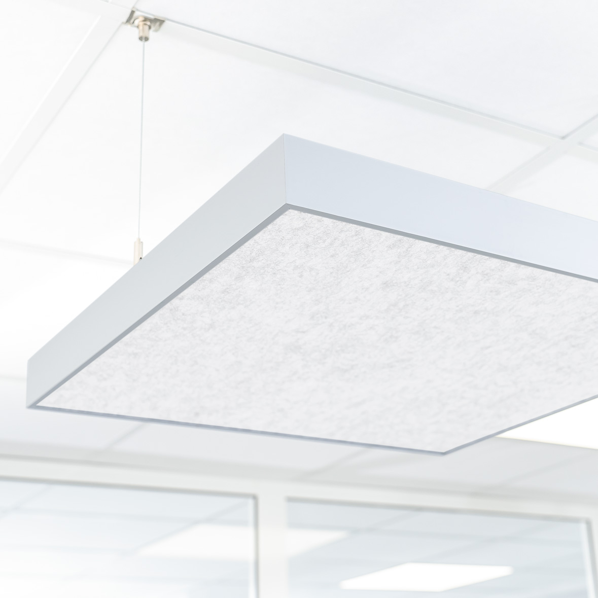 Artikelbild QP SilenceCore PAD PET Vlies Akustikpaneele Deckensegel mit Alu-Rahmen 1500g/m B1 hellgrau marmor 600x600x50mm