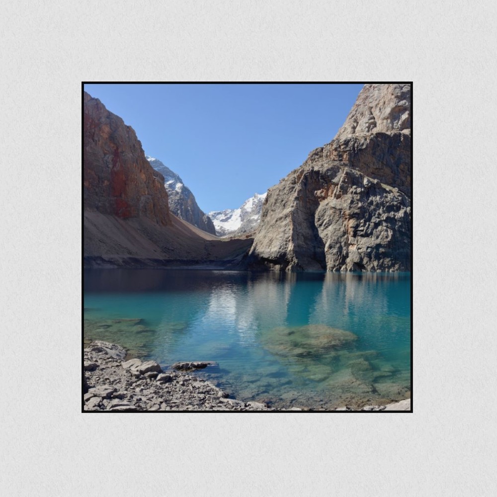 Artikelbild Akustikbild - Ein tiefblauer Bergsee – Basotect® Schallabsorber im schwarzen Aluminiumrahmen 530x530x55mm