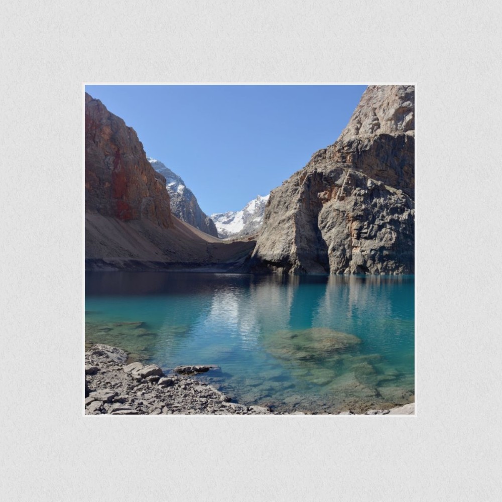 Artikelbild Akustikbild - Ein tiefblauer Bergsee – Basotect® Schallabsorber im weißen Aluminiumrahmen 530x530x55mm