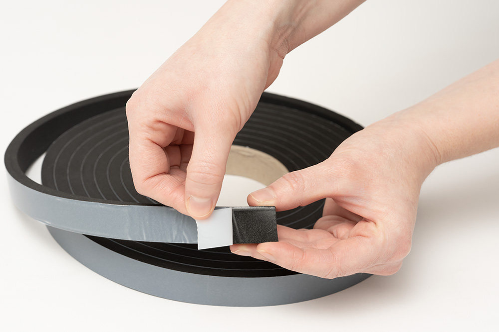 Artikelbild EPDM Zellkautschuk Dichtungsband einseitig selbstklebend Lnge 10 Meter Dicke 5mm Breite 9mm VE 5 Rollen
